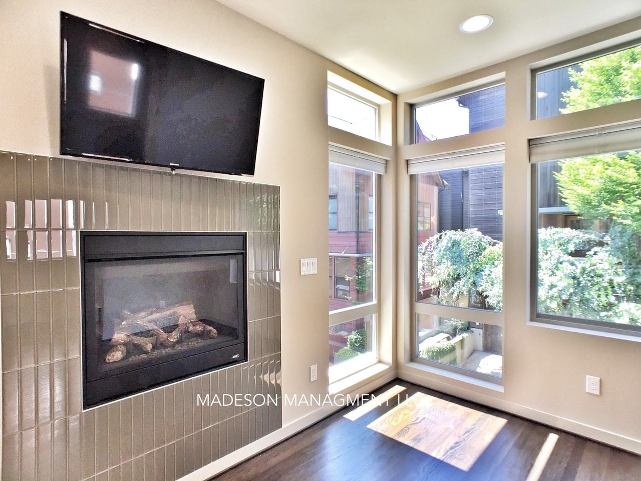 7445A 4th Ave Ne - Photo 6 of 17