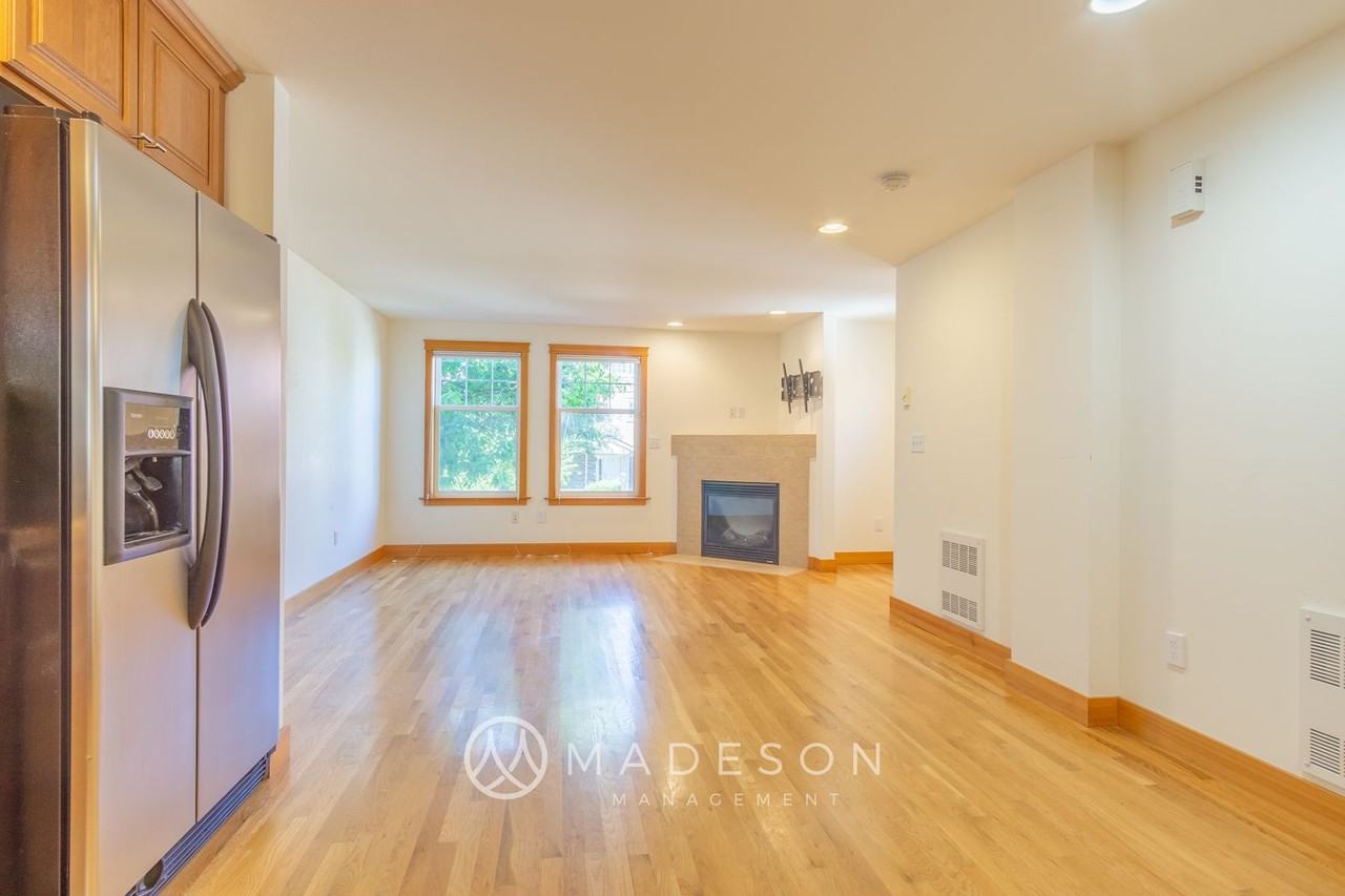 1539A Nw 58th St - Photo 4 of 19