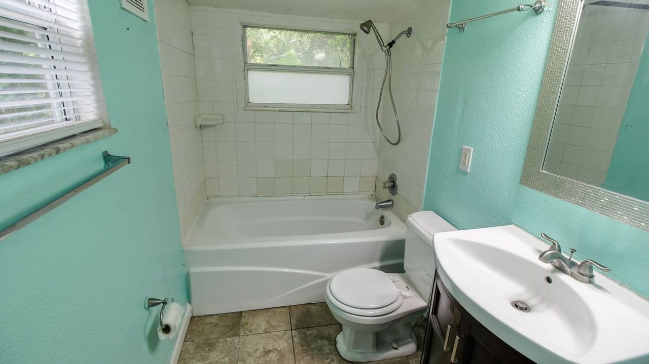 1709 Cloverlawn Ave - Photo 6 of 10