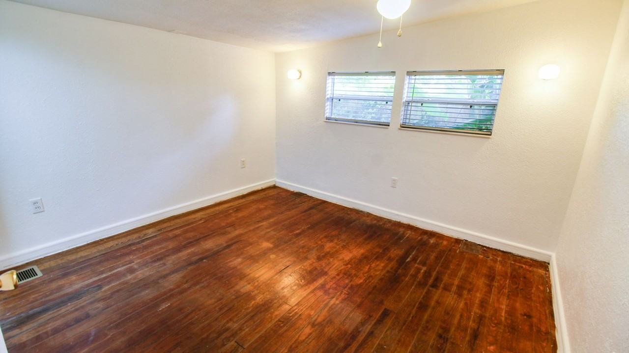 1709 Cloverlawn Ave - Photo 7 of 10