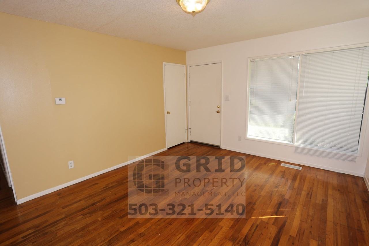 4639 Se 75th Ave - Photo 2 of 19