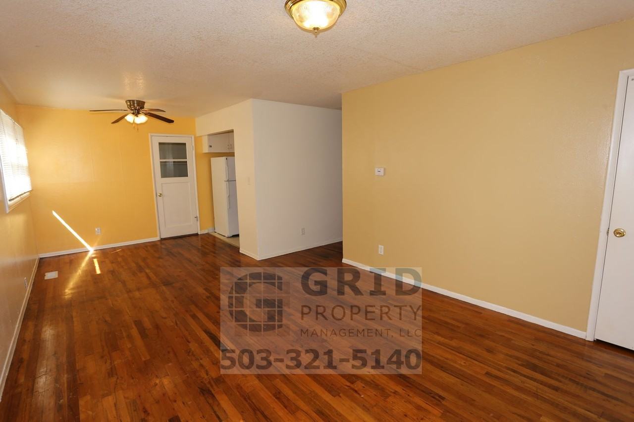 4639 Se 75th Ave - Photo 3 of 19
