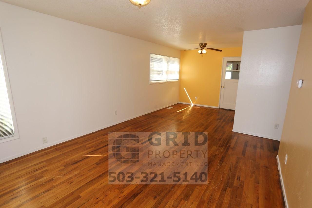 4639 Se 75th Ave - Photo 5 of 19