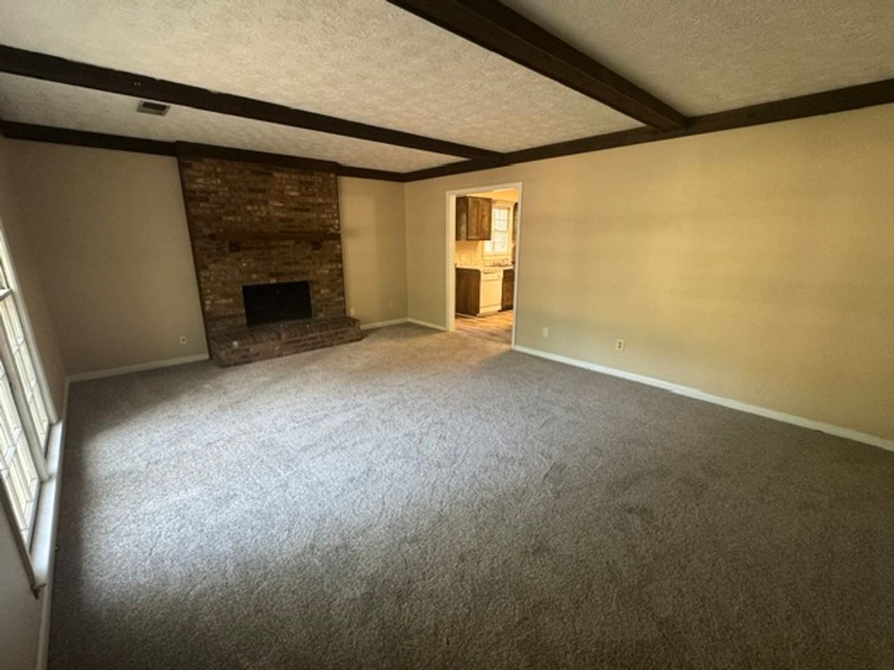 228 Hearthstone Dr - Photo 2 of 11