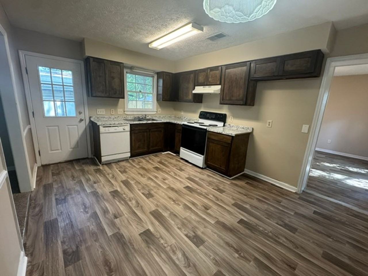 228 Hearthstone Dr - Photo 5 of 11