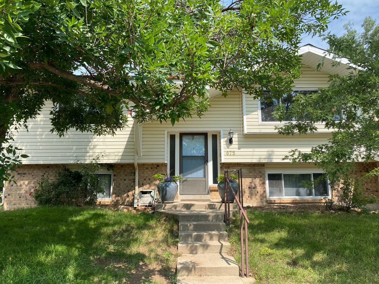 675 Ithaca Dr - Photo 4 of 26