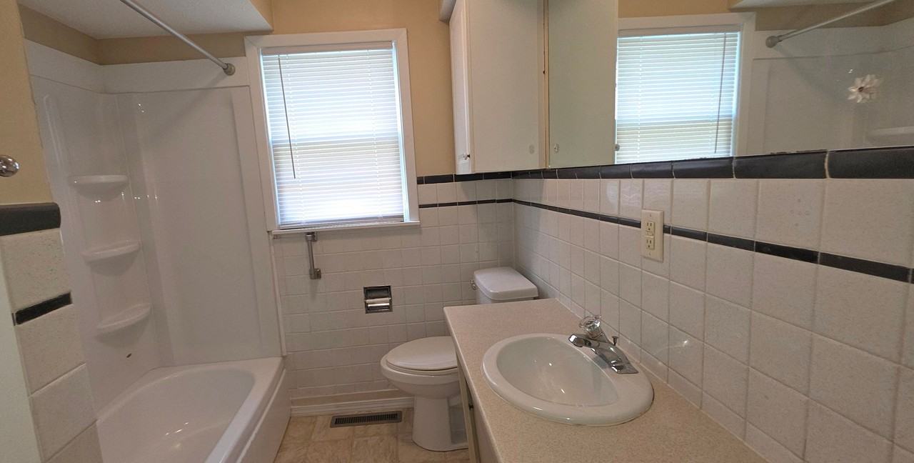 2001 S Linden Ave - Photo 3 of 11