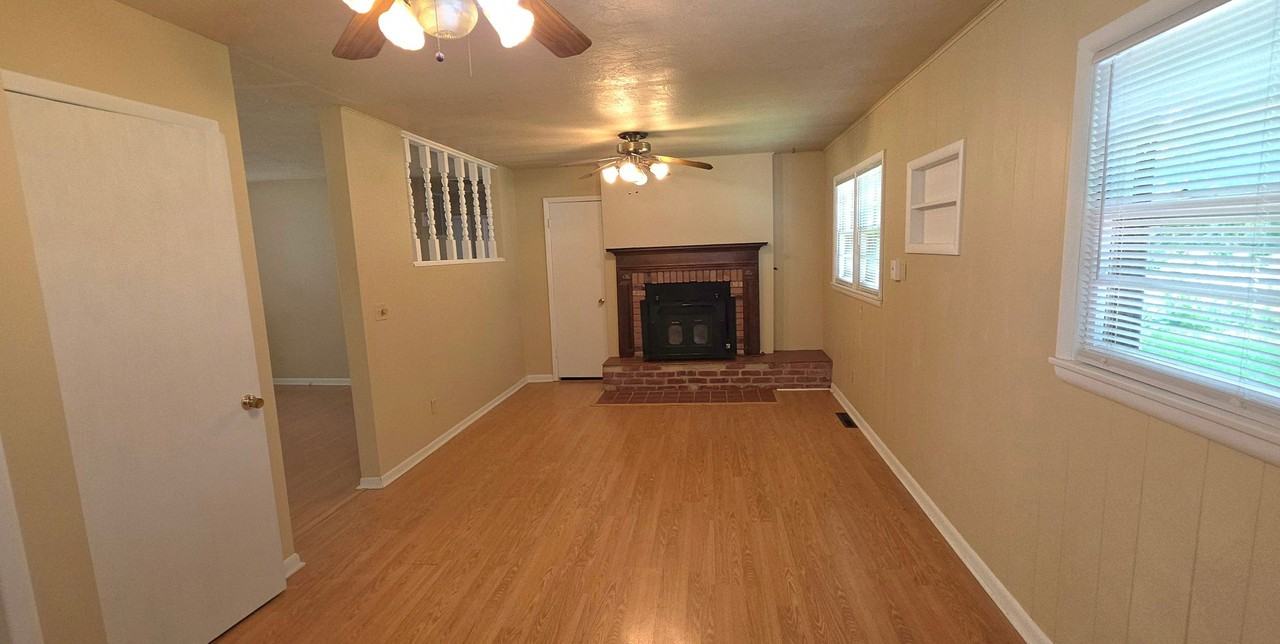 2001 S Linden Ave - Photo 5 of 11