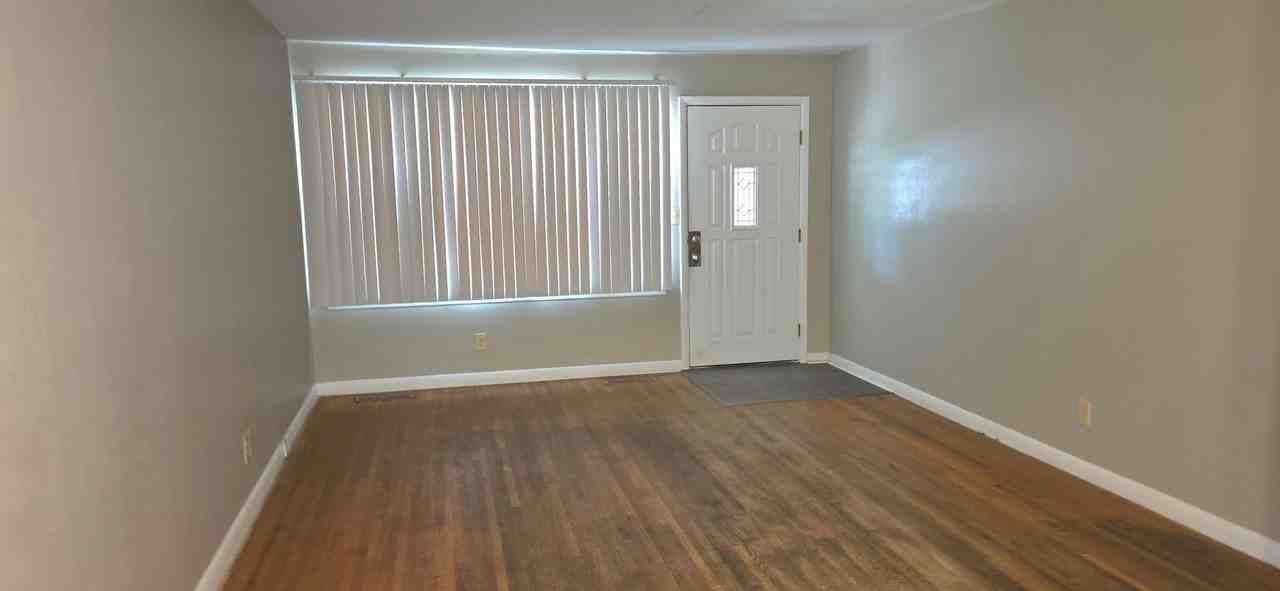 1441 S Barnes Ave - Photo 2 of 10