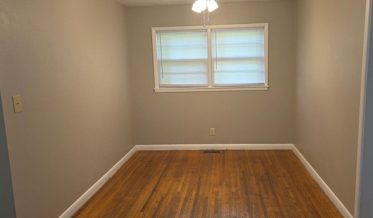 1441 S Barnes Ave - Photo 3 of 10