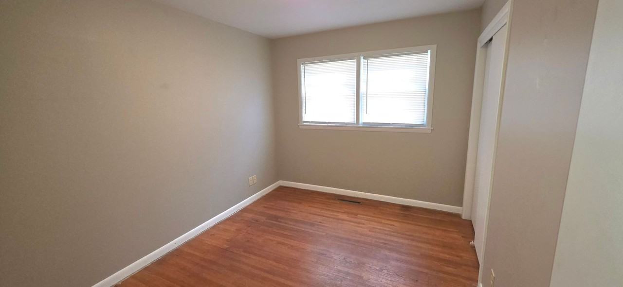 1441 S Barnes Ave - Photo 5 of 10