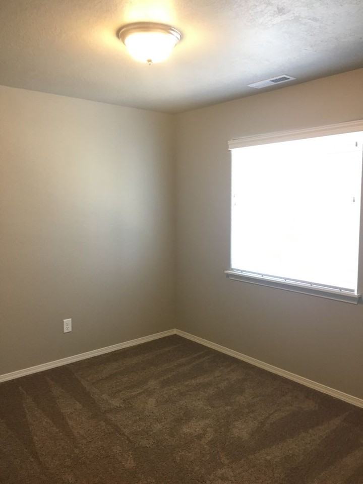 1505 Sw 36th Loop - Photo 4 of 10