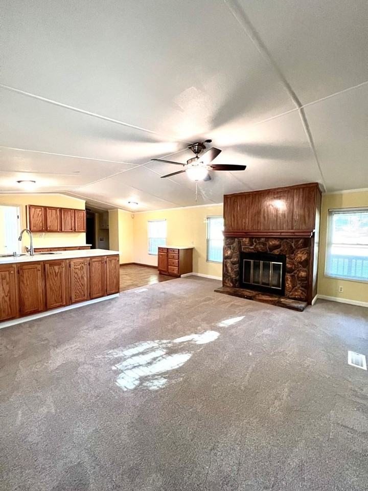 114 Candlelite Dr - Photo 2 of 17