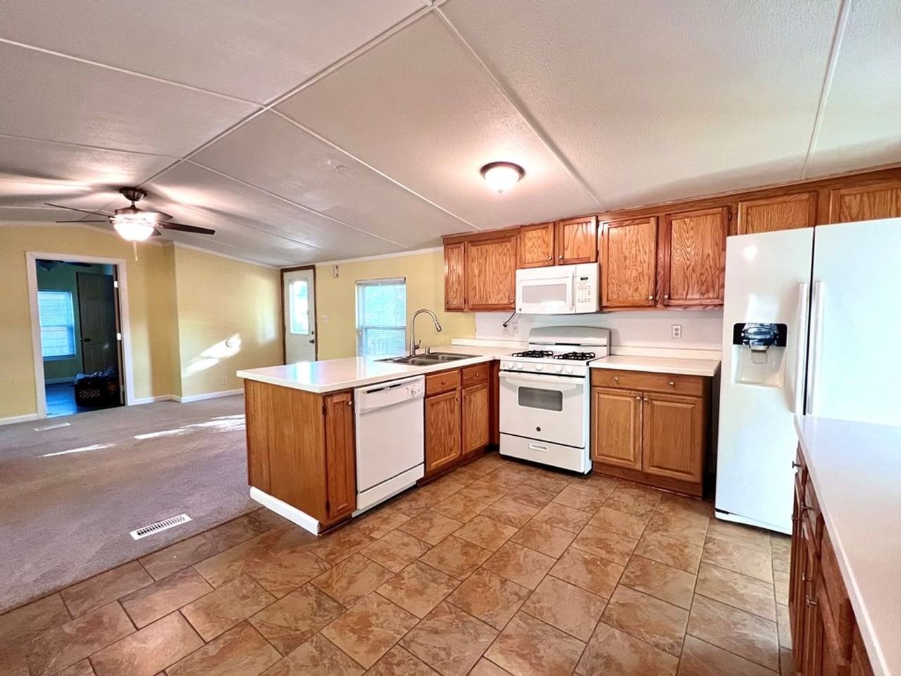 114 Candlelite Dr - Photo 3 of 17