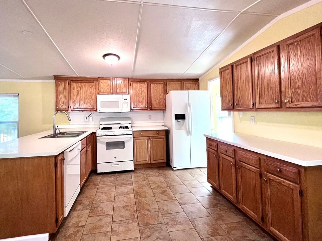 114 Candlelite Dr - Photo 4 of 17