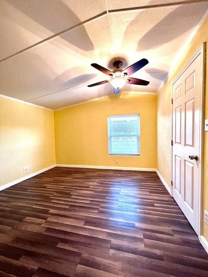 114 Candlelite Dr - Photo 7 of 17
