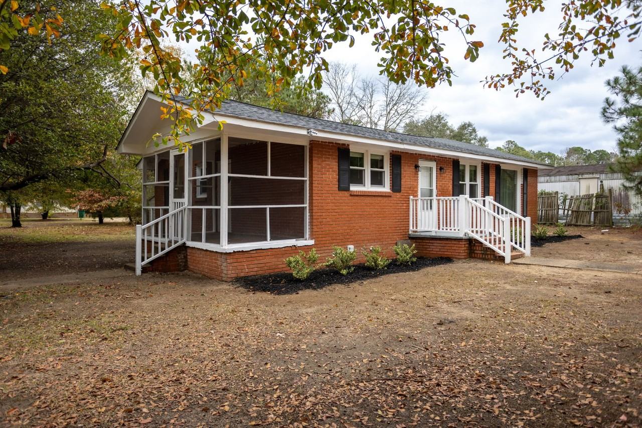 435 Mccleary Ln - Photo 4 of 24