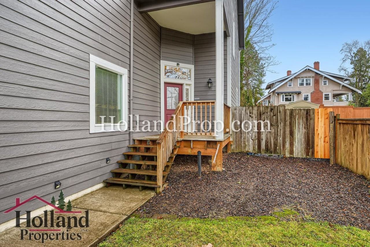 3228 Se Filbert St - Photo 3 of 29
