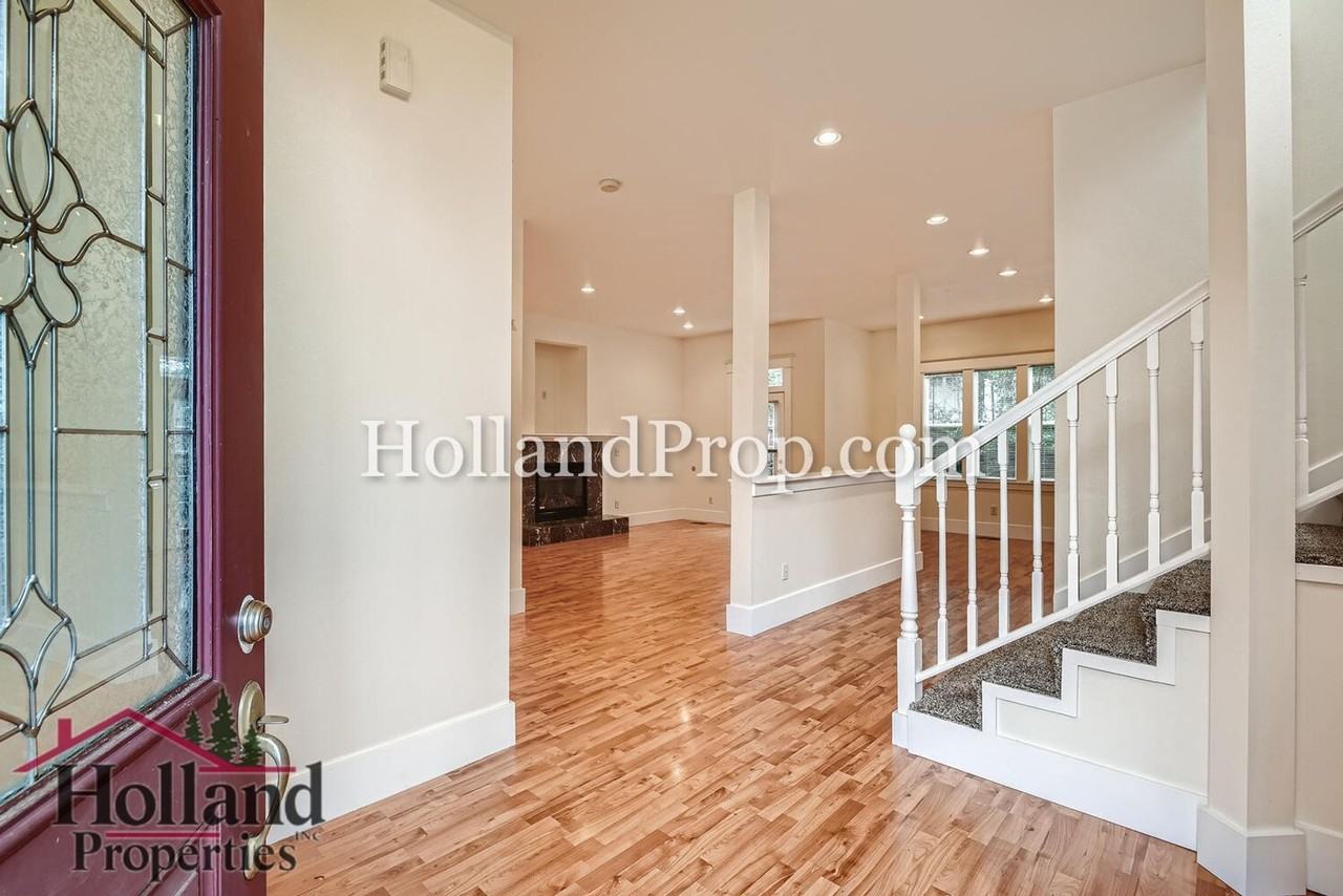 3228 Se Filbert St - Photo 4 of 29