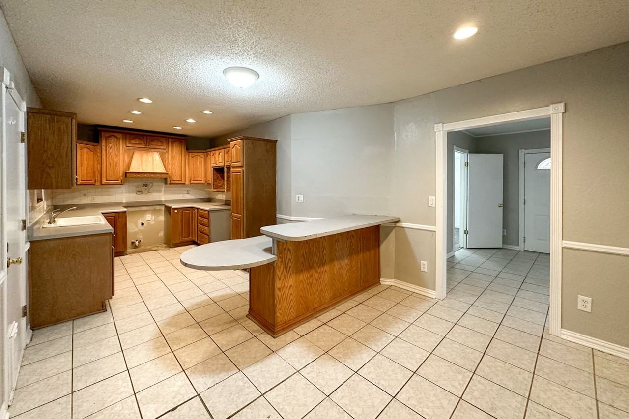 514 Nw 94th St - Photo 4 of 15