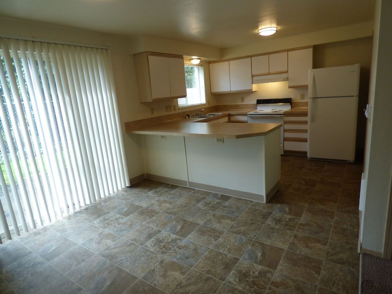 Parkview Manor Apartments - Photo 5 of 30