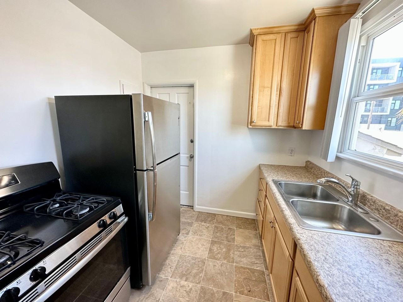 4464 Illinois St - Photo 3 of 7