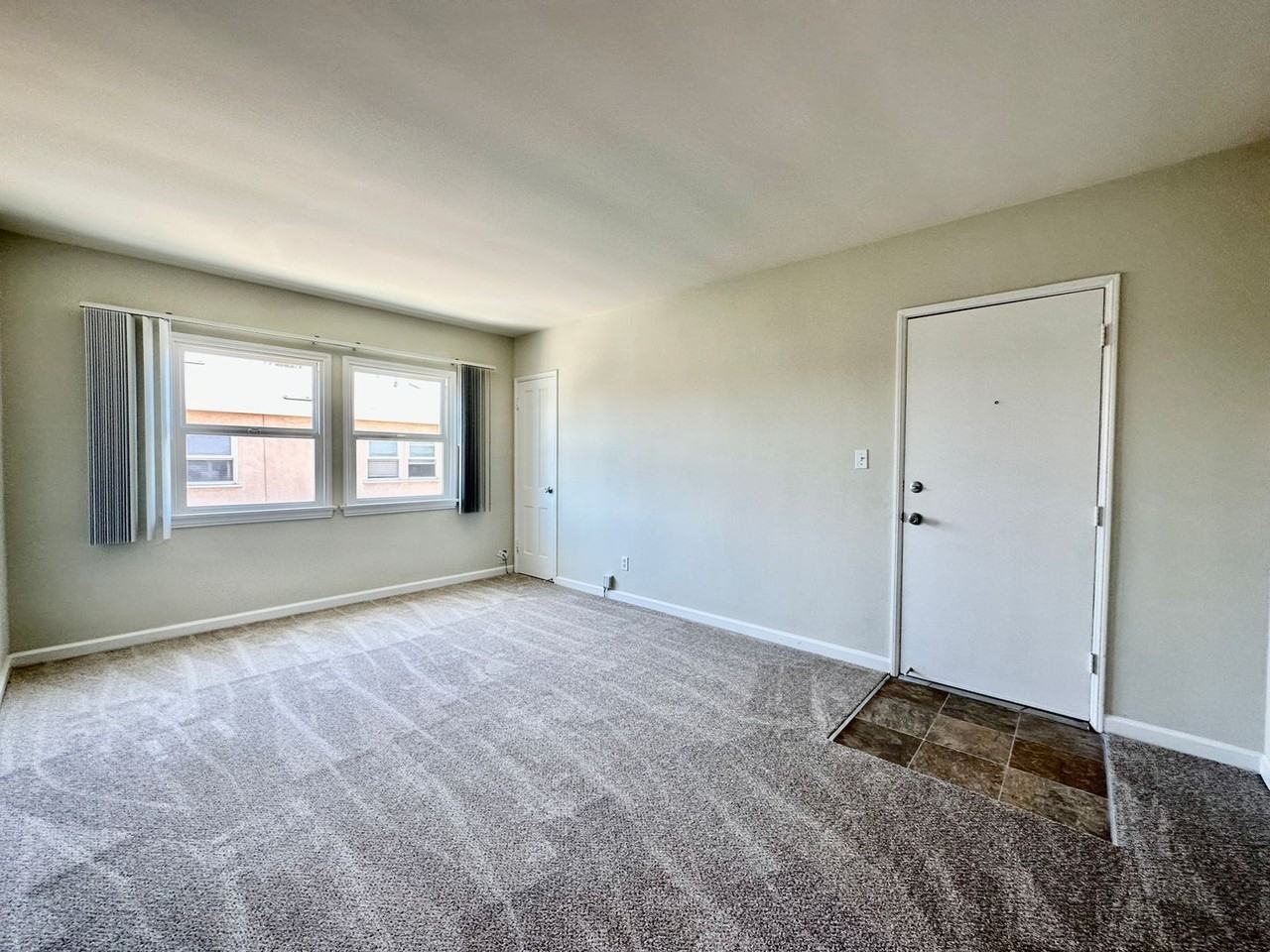 4464 Illinois St - Photo 4 of 7