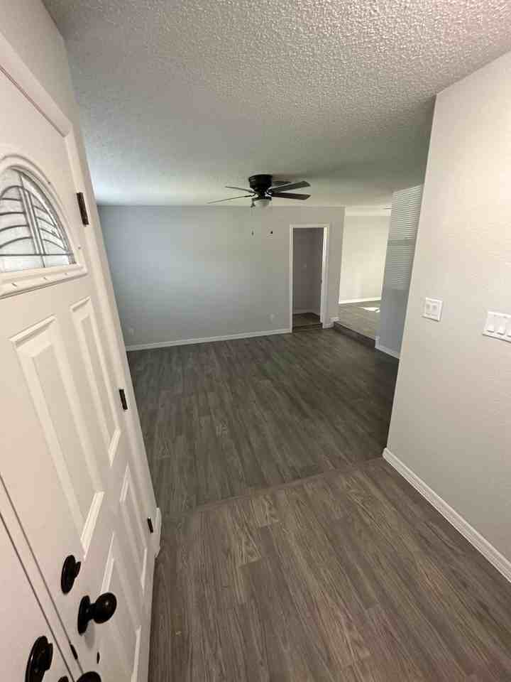 4959 Tangerine Ave - Photo 3 of 26
