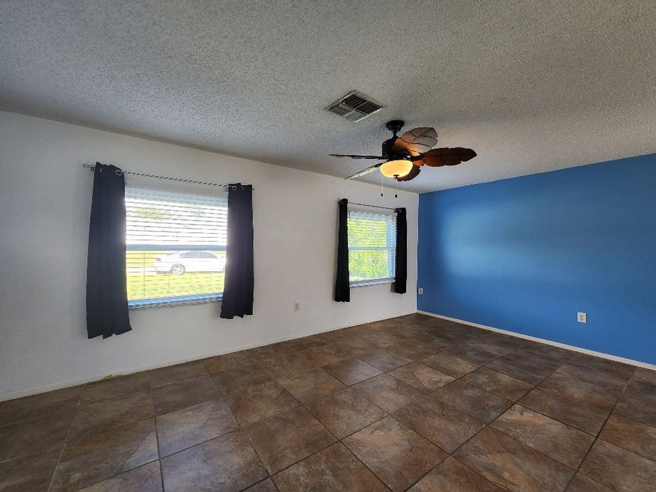1425 Hathaway Ave - Photo 3 of 22