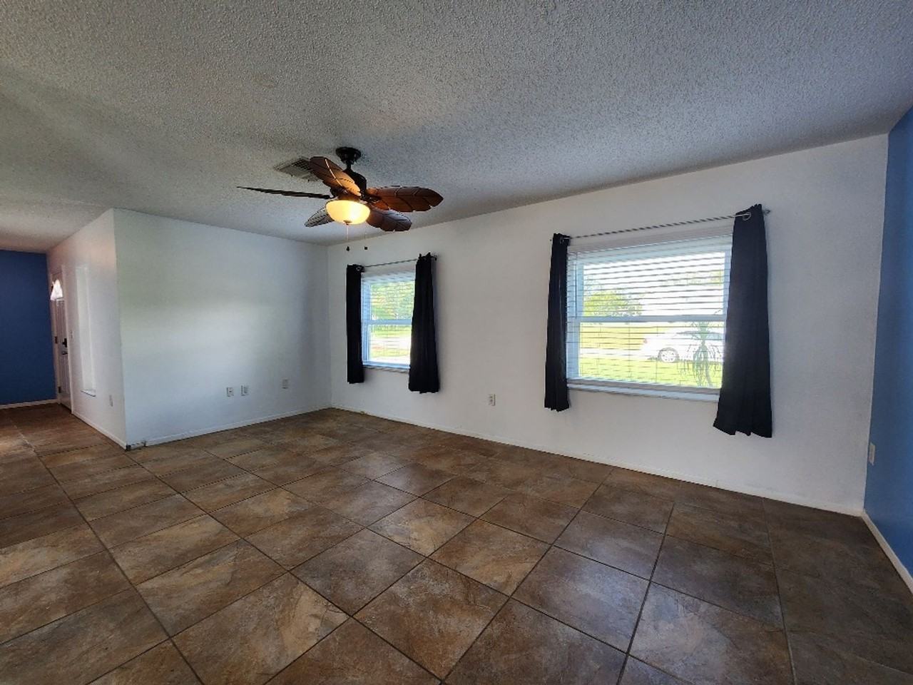 1425 Hathaway Ave - Photo 4 of 22