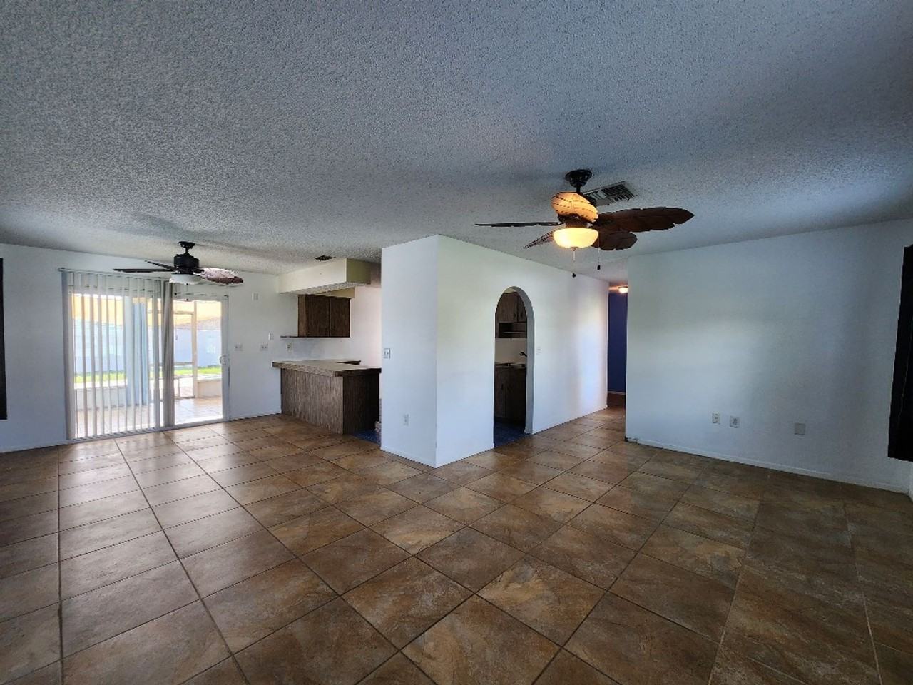 1425 Hathaway Ave - Photo 5 of 22