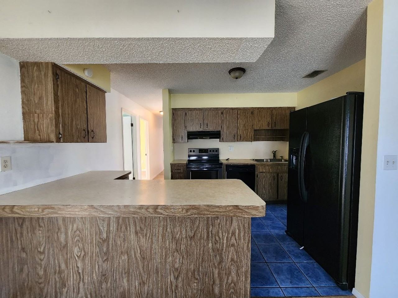 1425 Hathaway Ave - Photo 6 of 22