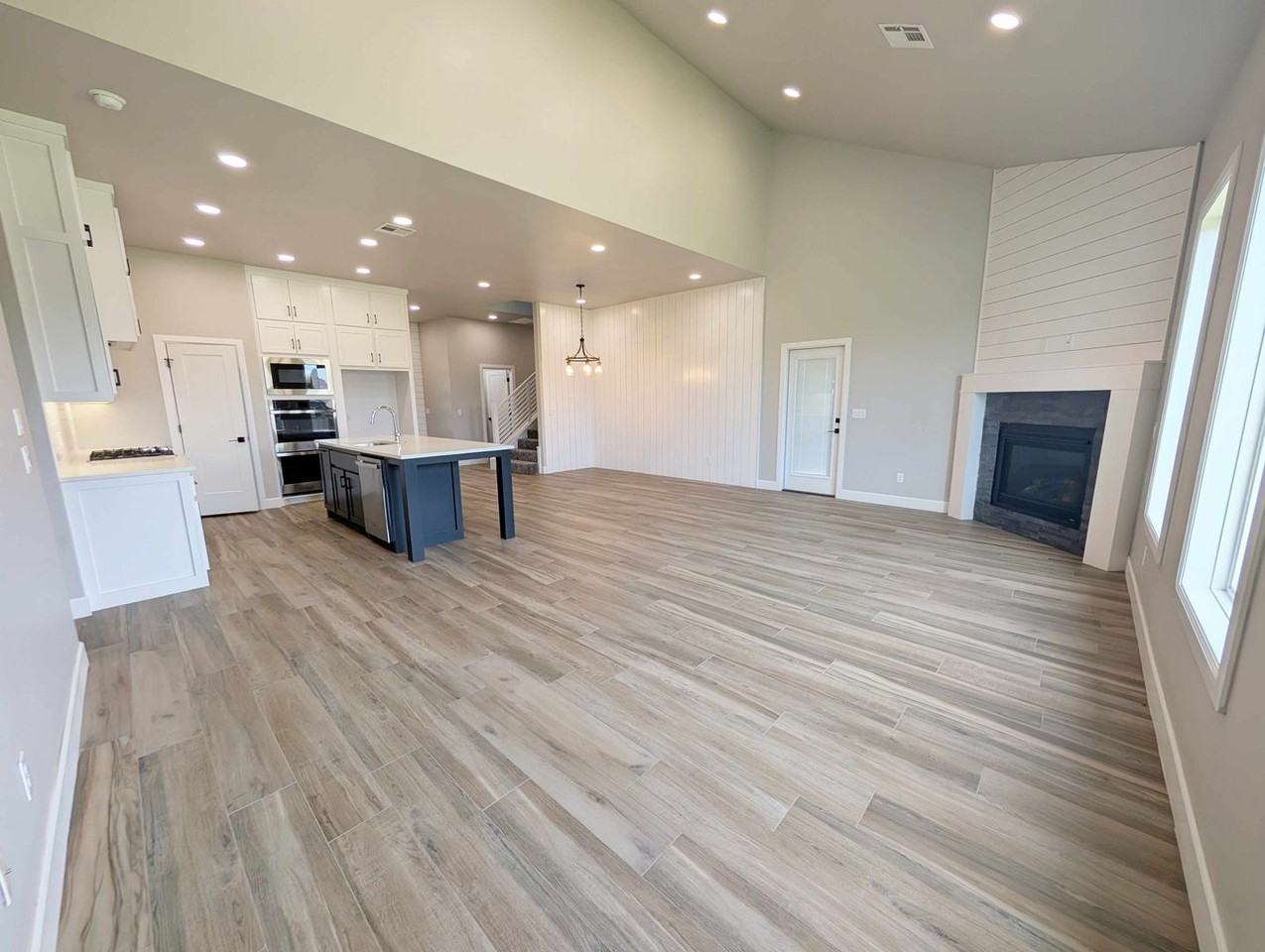 6313 Nw 157th St - Photo 3 of 23