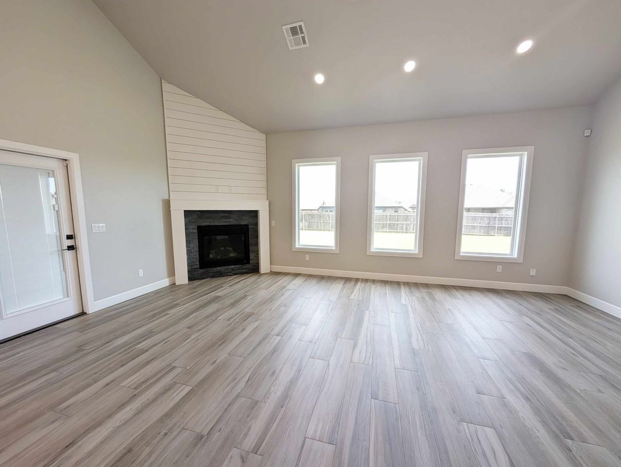 6313 Nw 157th St - Photo 4 of 23