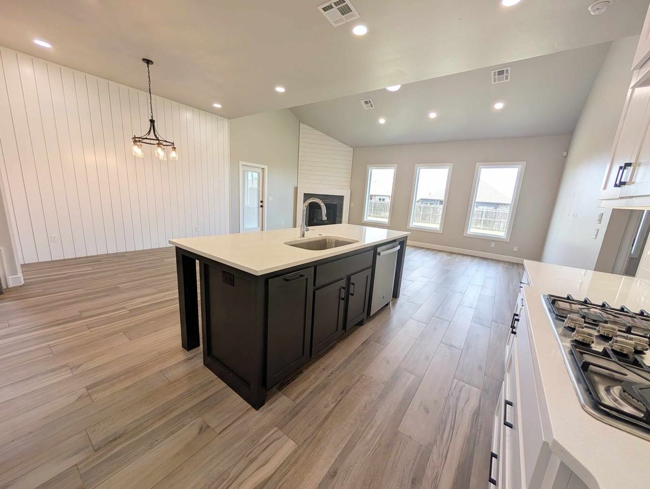 6313 Nw 157th St - Photo 7 of 23
