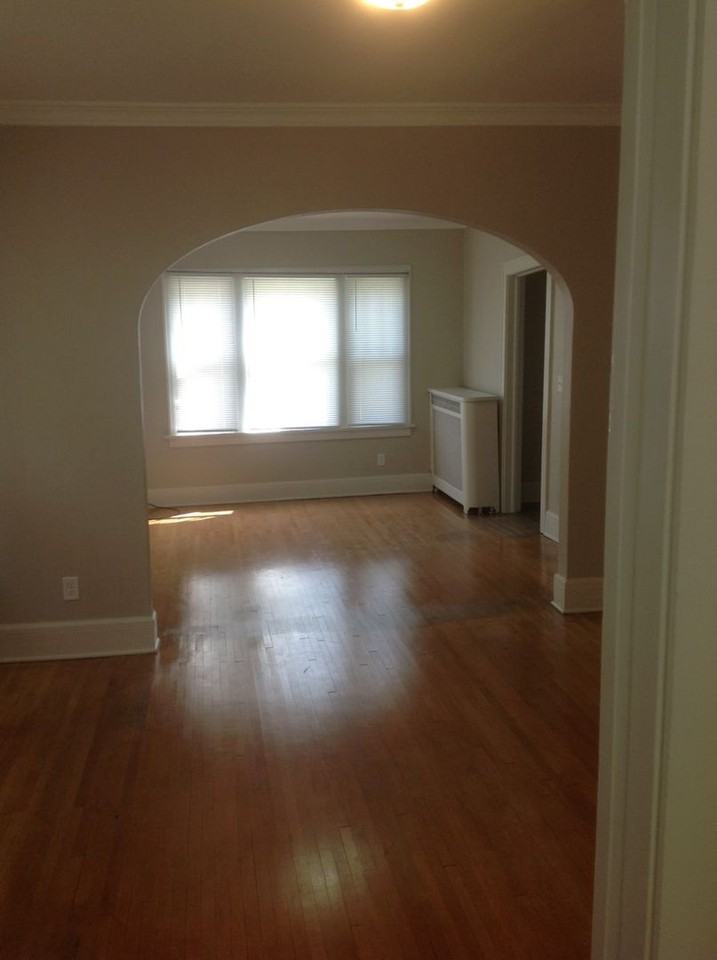 325 Litchfield Ave Se - Photo 3 of 10