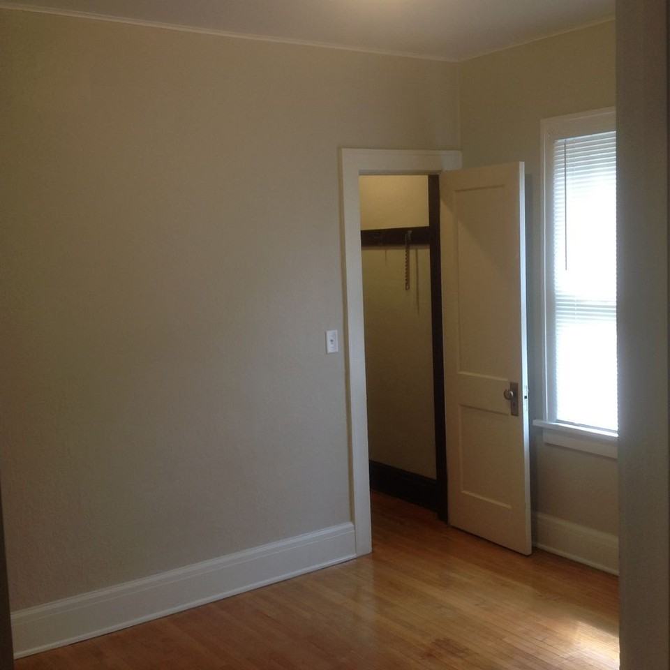 325 Litchfield Ave Se - Photo 7 of 10