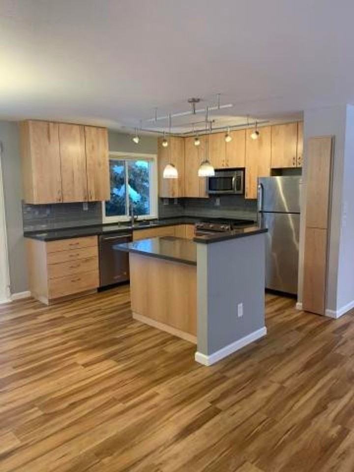 4010 Crosson Dr - Photo 2 of 20