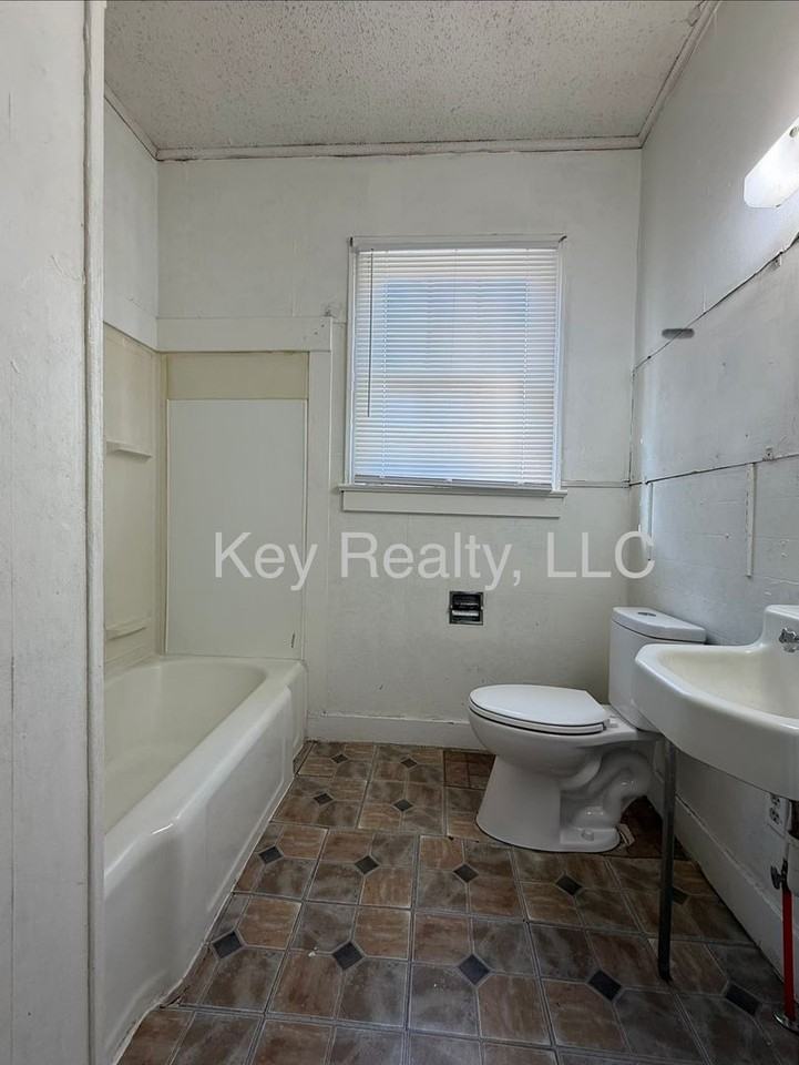 1815 Princeton St - Photo 5 of 6