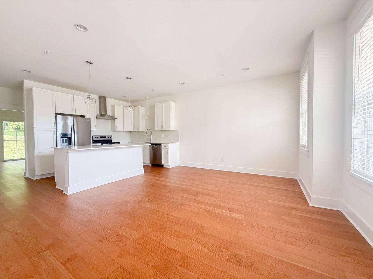 208 Allison Way - Photo 2 of 32
