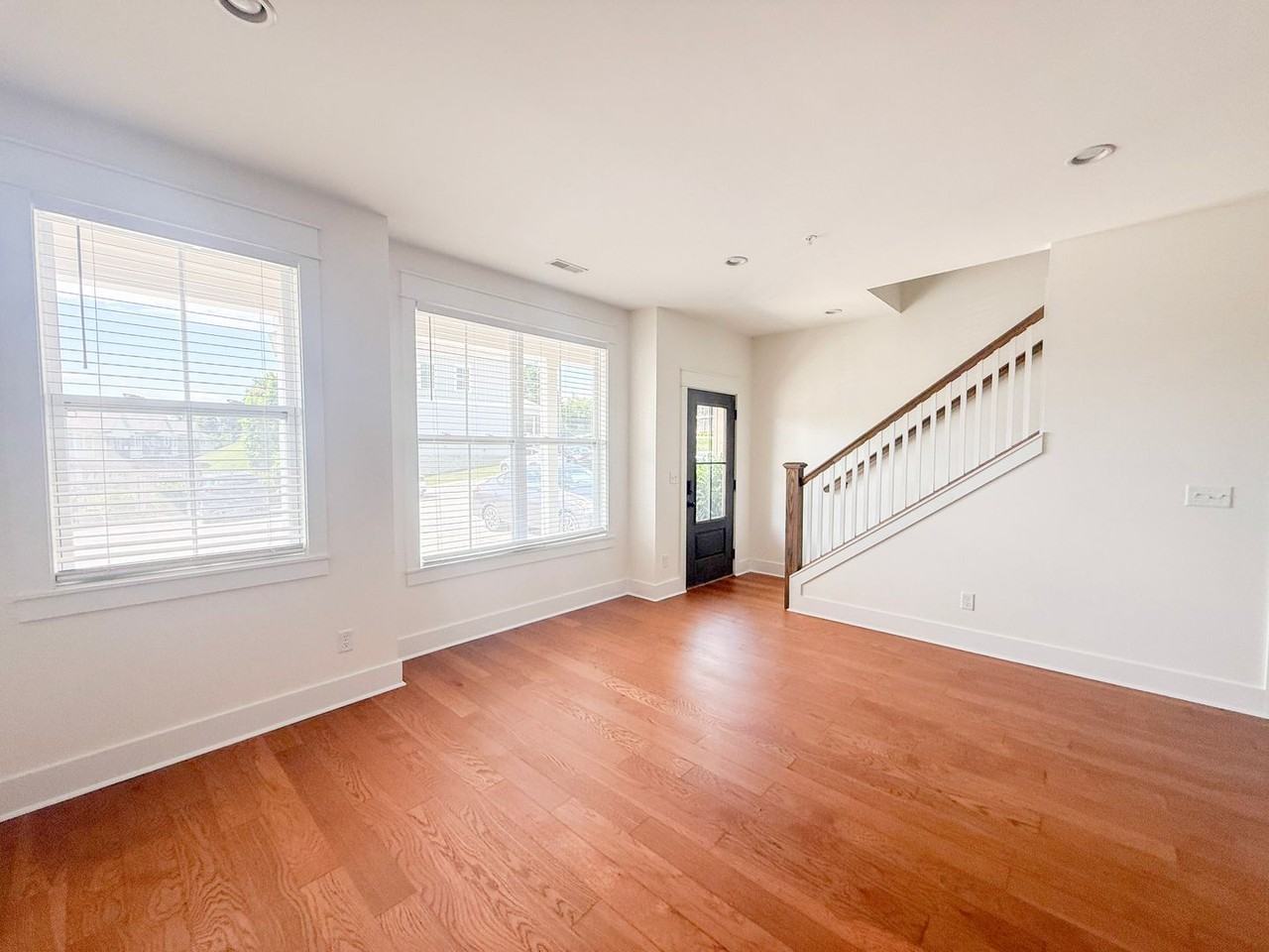 208 Allison Way - Photo 4 of 32