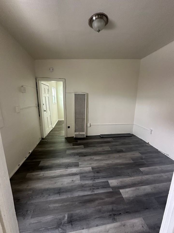 1304 Amalia, Efficiency style units - Photo 2 of 8