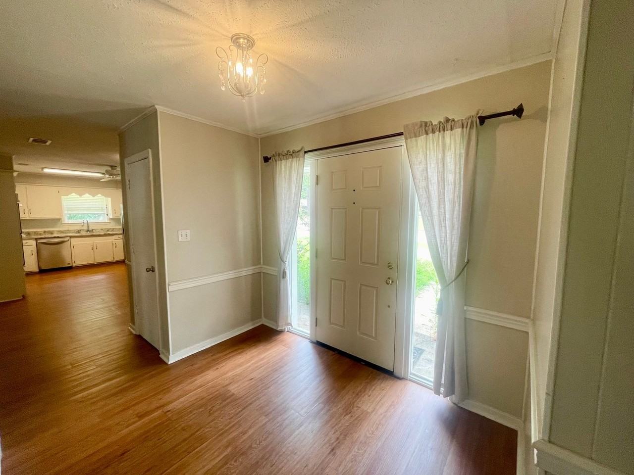 203 Cypress Dr - Photo 2 of 19