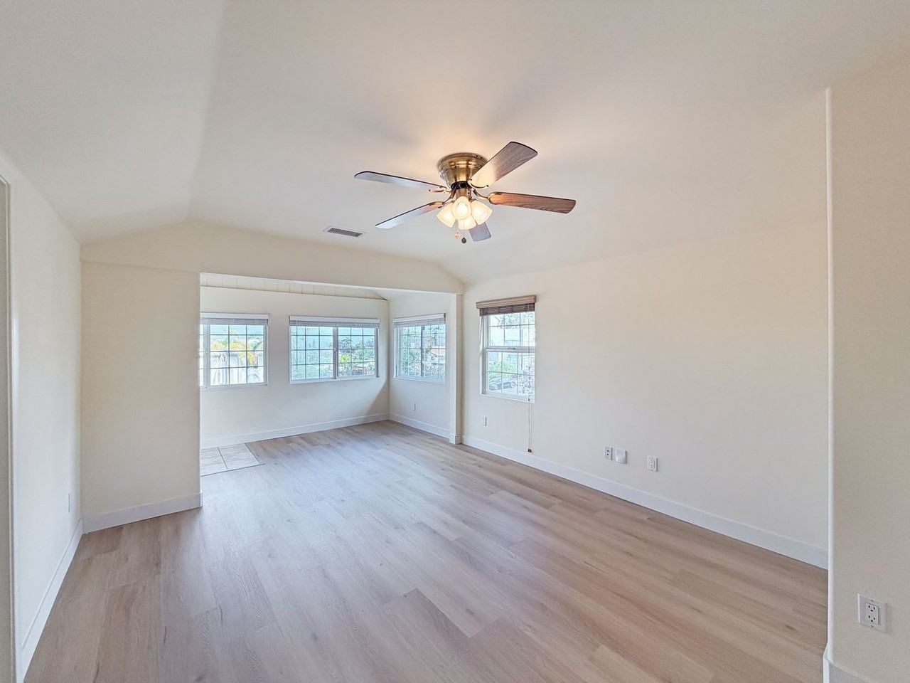 4337 1/2 Cleveland Ave - Photo 7 of 17