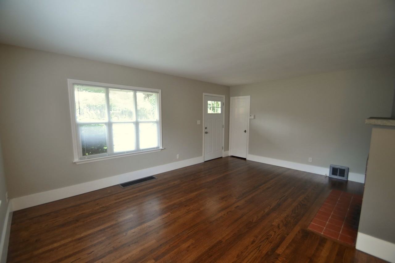 11307 15th Ave Ne - Photo 2 of 16