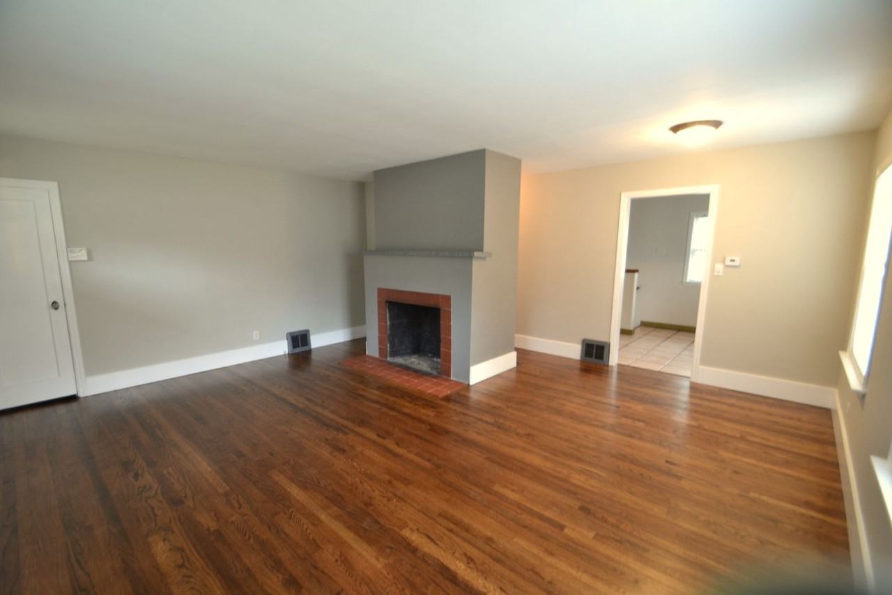 11307 15th Ave Ne - Photo 3 of 16