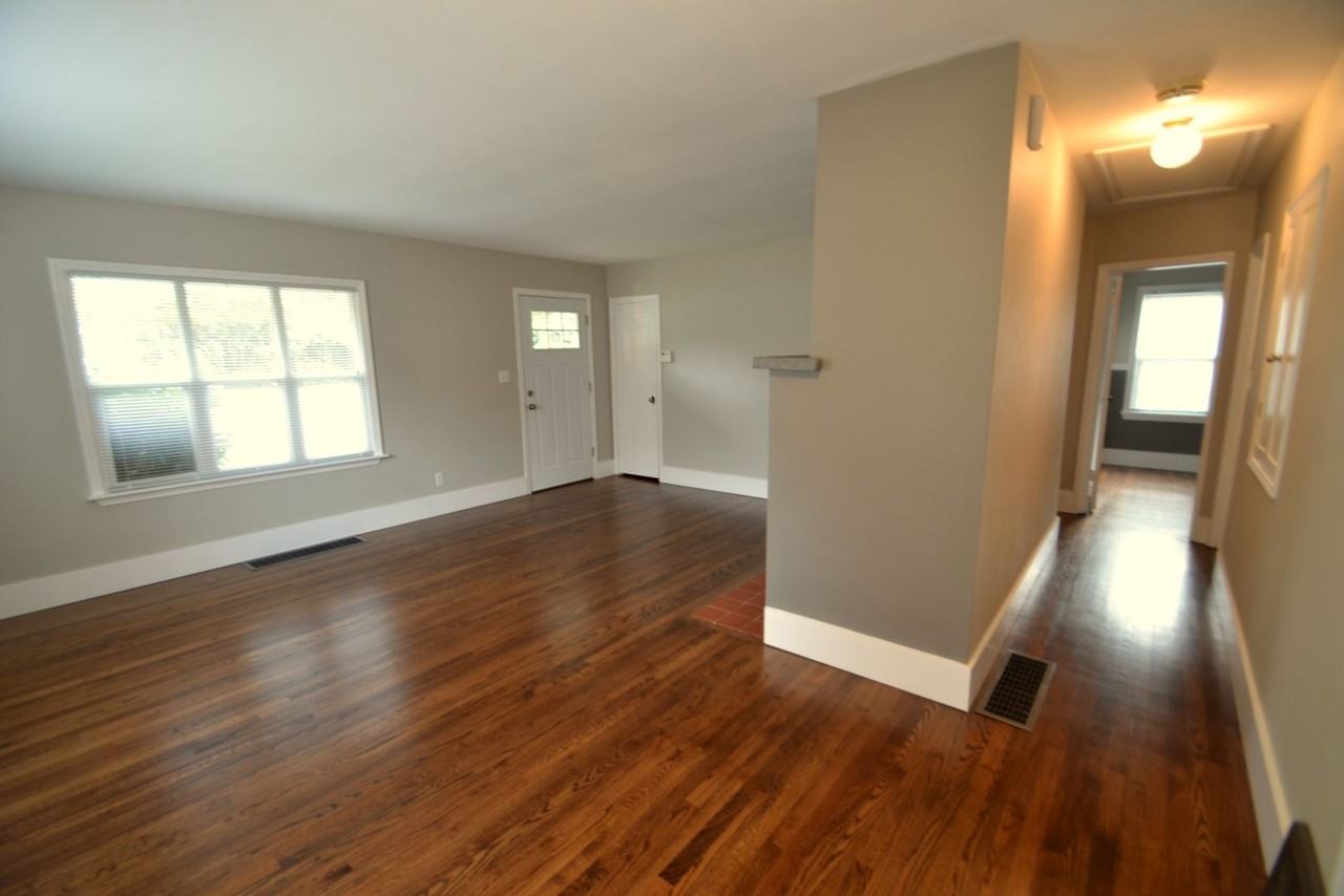 11307 15th Ave Ne - Photo 4 of 16
