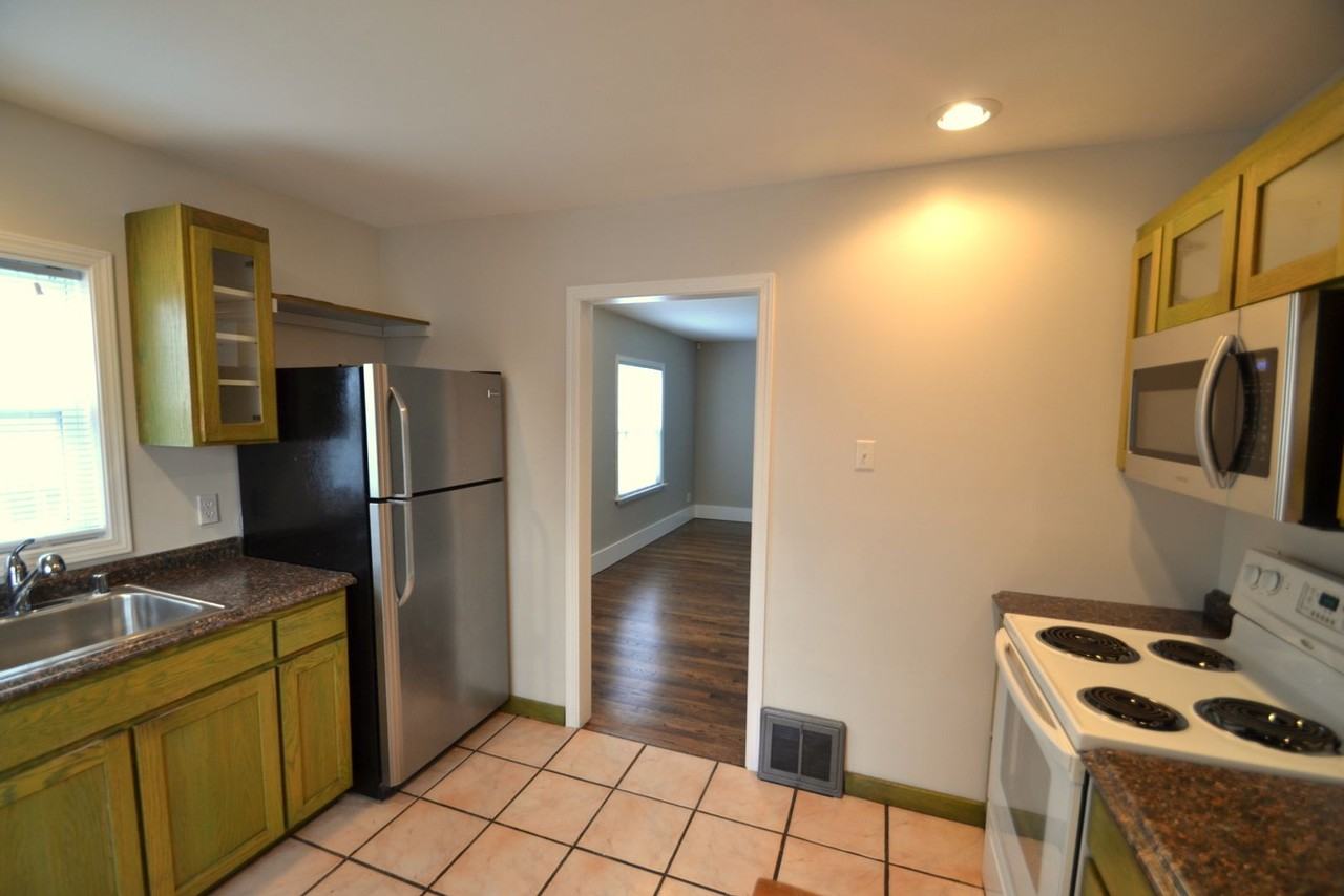 11307 15th Ave Ne - Photo 5 of 16