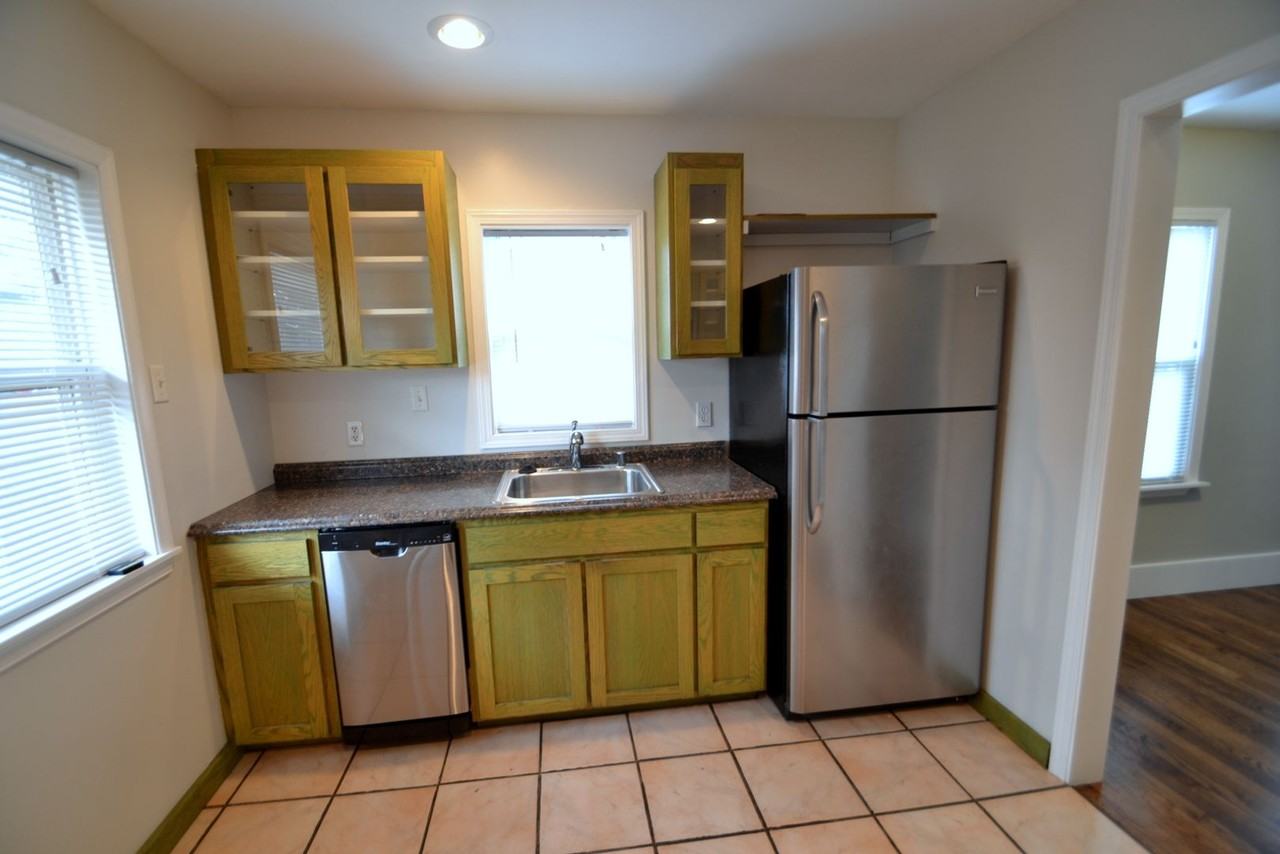 11307 15th Ave Ne - Photo 6 of 16