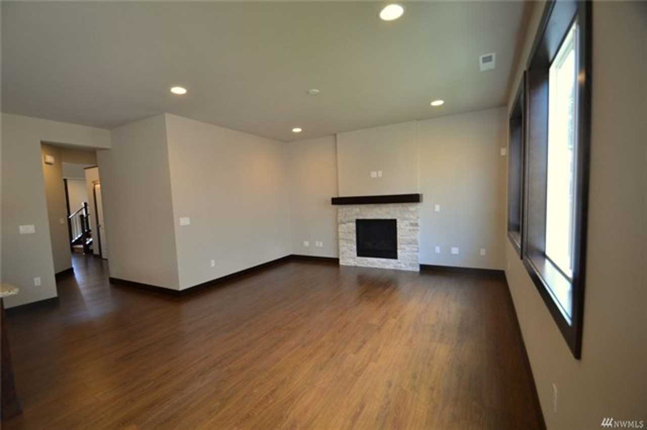 19414 Meridian Dr Se - Photo 4 of 24